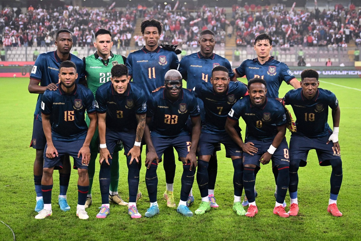 team photo for Equador